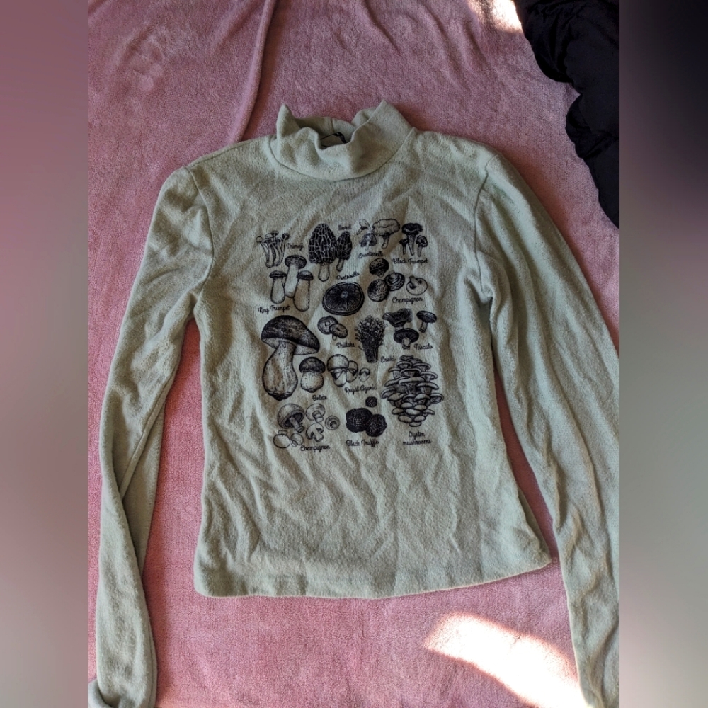 Green mushroom top